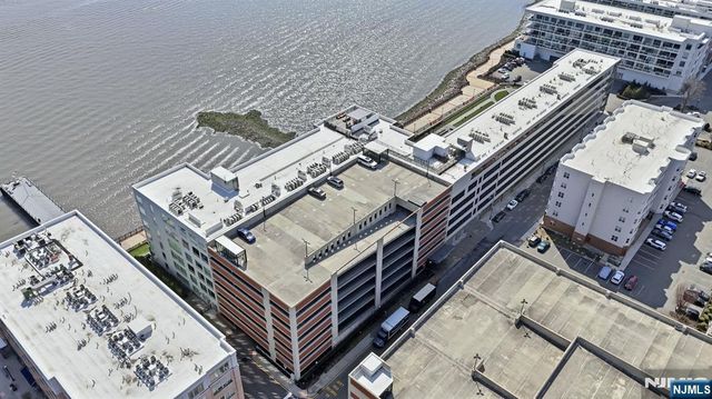 9 Somerset Lane 408, Edgewater, NJ 07020