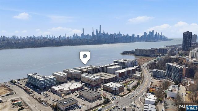 9 Somerset Lane 408, Edgewater, NJ 07020