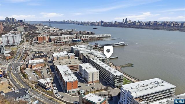 9 Somerset Lane 408, Edgewater, NJ 07020