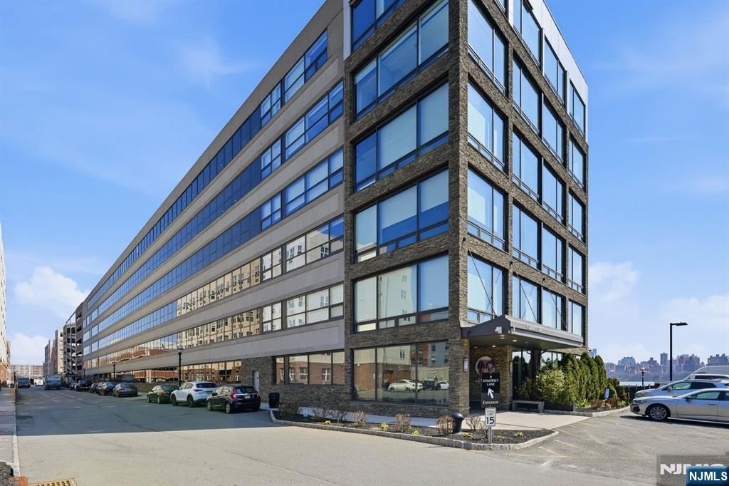 9 Somerset Lane 408, Edgewater, NJ 07020