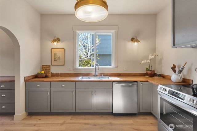 2106 Young Street, Bellingham, WA 98225