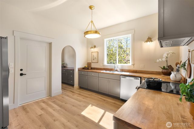 2106 Young Street, Bellingham, WA 98225