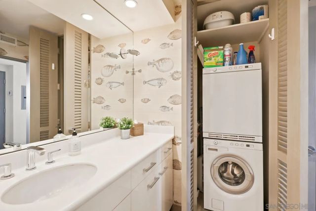 1760 Avenida Del Mundo 108, Coronado, CA 92118