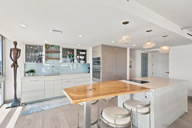 1760 Avenida Del Mundo 108, Coronado, CA 92118