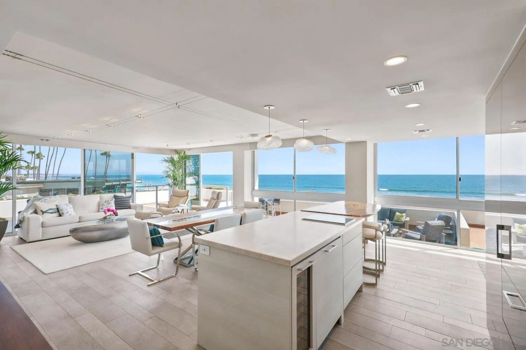 1760 Avenida Del Mundo 108, Coronado, CA 92118