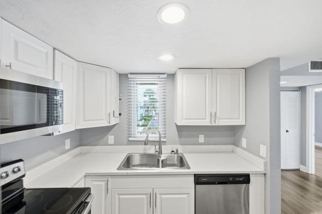 1635 SE Green Acres Circle Dd202, Port St Lucie, FL 34952