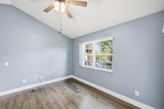 1635 SE Green Acres Circle Dd202, Port St Lucie, FL 34952