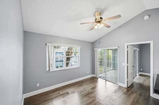 1635 SE Green Acres Circle Dd202, Port St Lucie, FL 34952