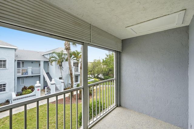 1635 SE Green Acres Circle Dd202, Port St Lucie, FL 34952