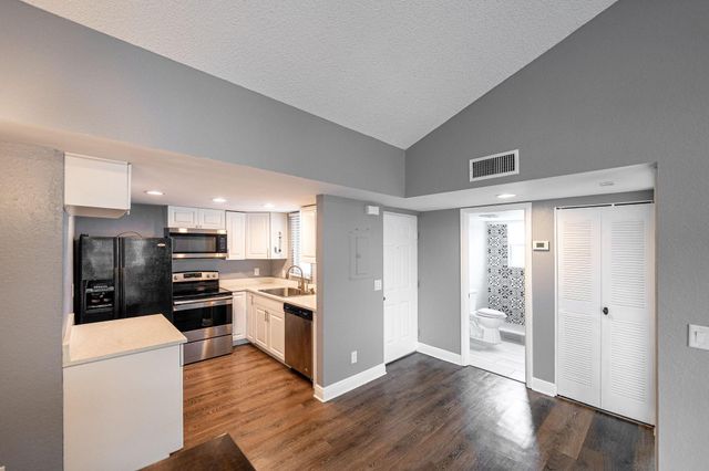 1635 SE Green Acres Circle Dd202, Port St Lucie, FL 34952