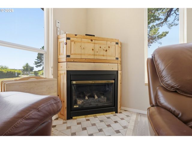 6636 Sw EBB Ave, Lincoln City, OR 97367
