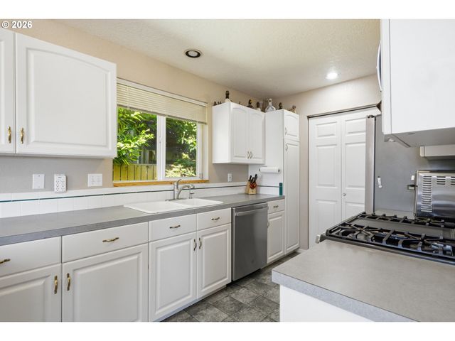6636 Sw EBB Ave, Lincoln City, OR 97367