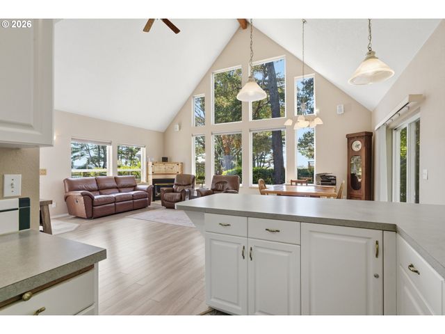 6636 Sw EBB Ave, Lincoln City, OR 97367
