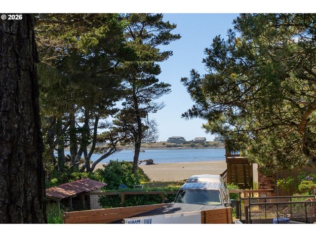6636 Sw EBB Ave, Lincoln City, OR 97367