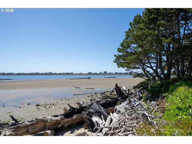 6636 Sw EBB Ave, Lincoln City, OR 97367