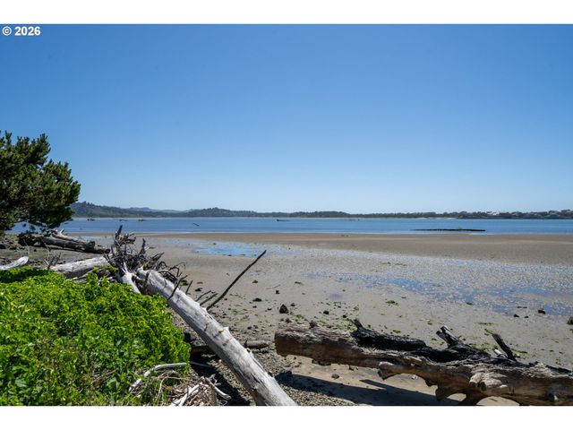 6636 Sw EBB Ave, Lincoln City, OR 97367