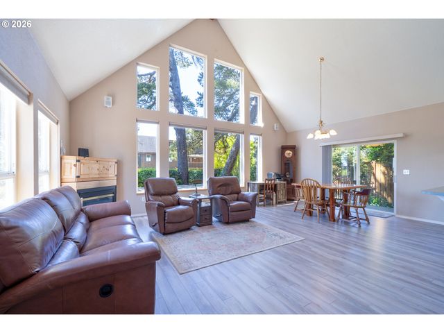 6636 Sw EBB Ave, Lincoln City, OR 97367