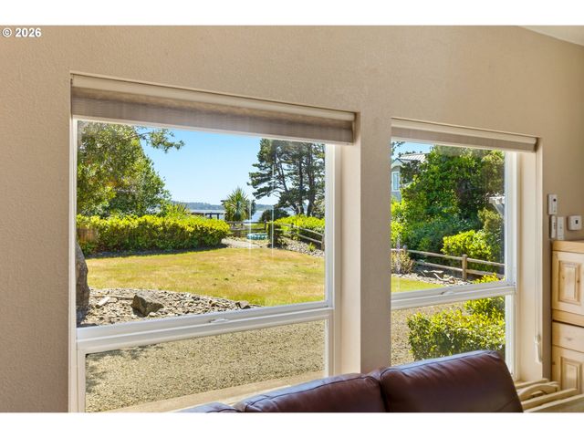 6636 Sw EBB Ave, Lincoln City, OR 97367