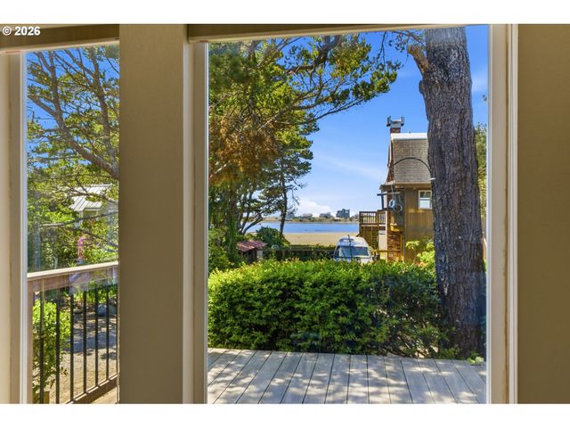6636 Sw EBB Ave, Lincoln City, OR 97367