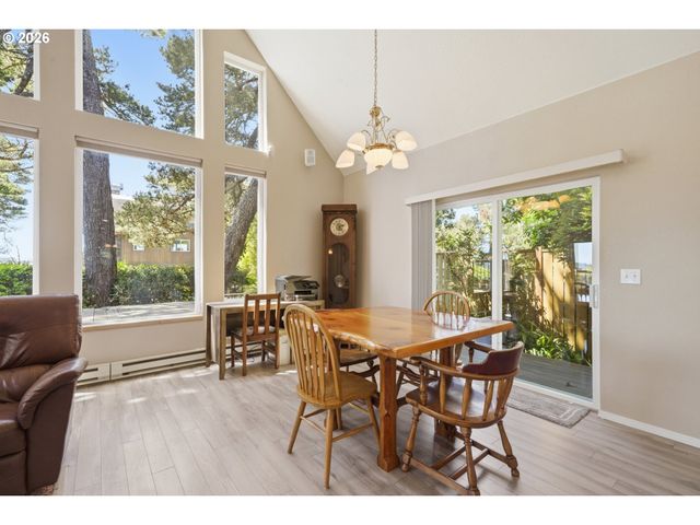 6636 Sw EBB Ave, Lincoln City, OR 97367
