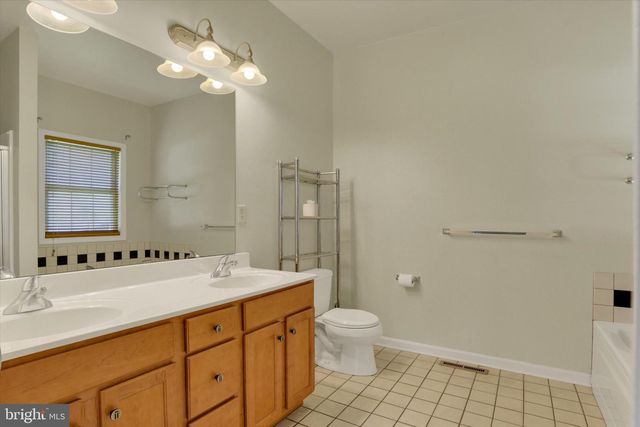 8 MEADOWOOD PL, Boiling Springs, PA 17007