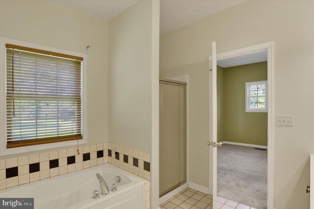 8 MEADOWOOD PL, Boiling Springs, PA 17007