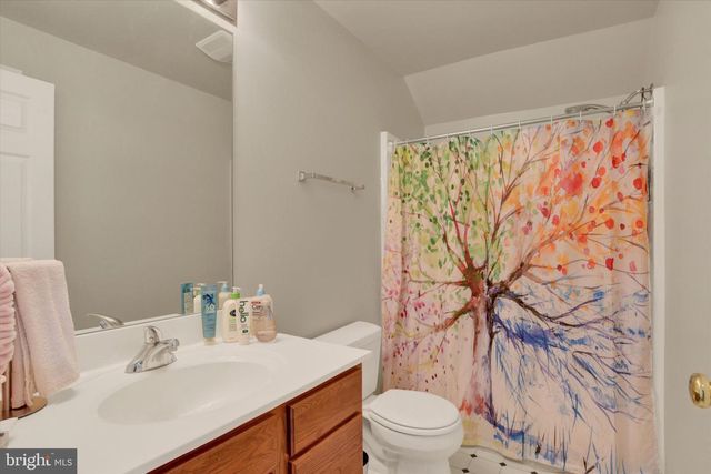 8 MEADOWOOD PL, Boiling Springs, PA 17007