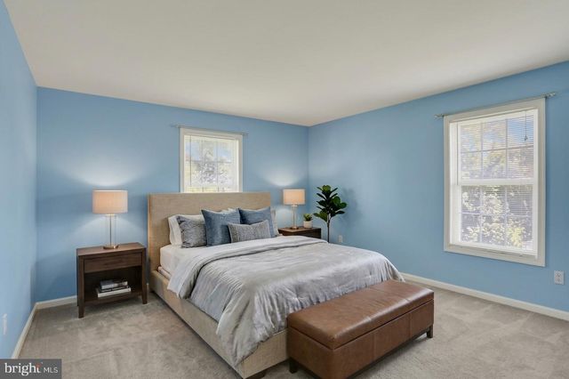8 MEADOWOOD PL, Boiling Springs, PA 17007