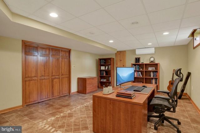 8 MEADOWOOD PL, Boiling Springs, PA 17007