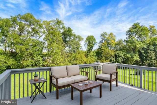 8 MEADOWOOD PL, Boiling Springs, PA 17007