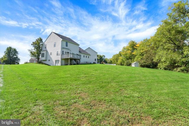 8 MEADOWOOD PL, Boiling Springs, PA 17007