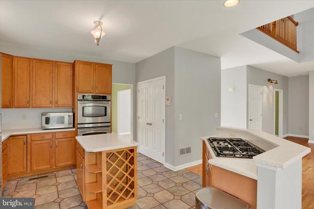 8 MEADOWOOD PL, Boiling Springs, PA 17007