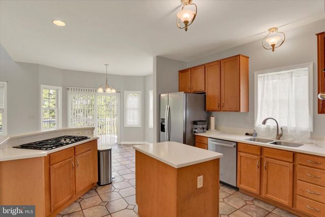 8 MEADOWOOD PL, Boiling Springs, PA 17007