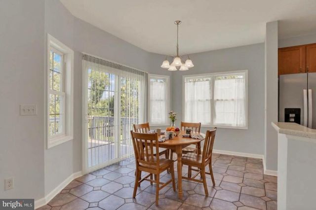 8 MEADOWOOD PL, Boiling Springs, PA 17007