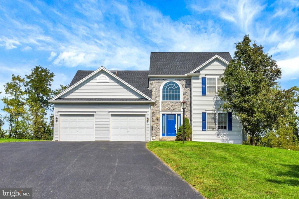 8 MEADOWOOD PL, Boiling Springs, PA 17007