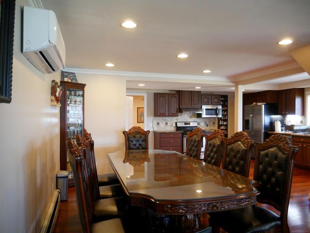 1704 Cass Lake Front Road, Keego Harbor, MI 48320