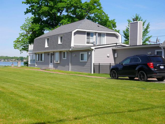 1704 Cass Lake Front Road, Keego Harbor, MI 48320