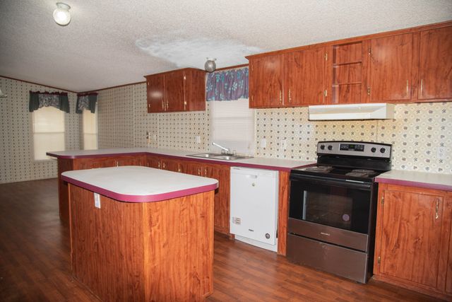 114 Camelot Dr, Hohenwald, TN 38462