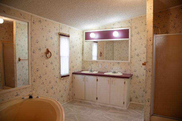 114 Camelot Dr, Hohenwald, TN 38462