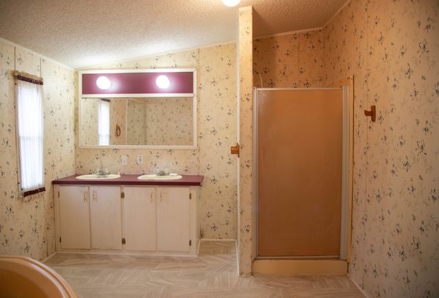 114 Camelot Dr, Hohenwald, TN 38462