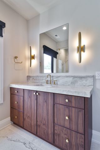 2042 W Berteau Avenue, Chicago, IL 60618