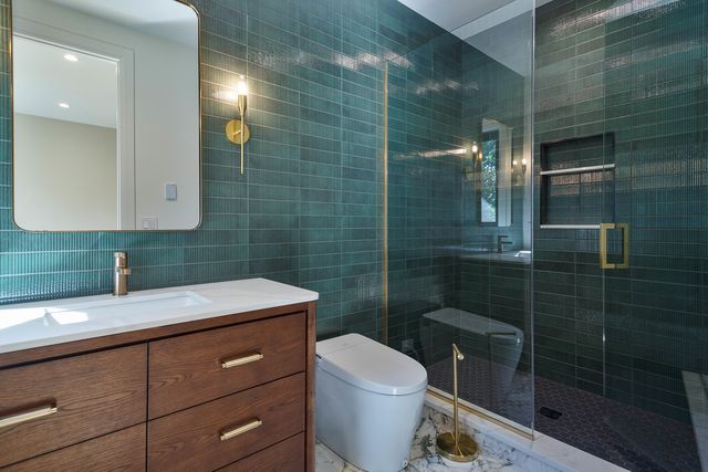 2042 W Berteau Avenue, Chicago, IL 60618