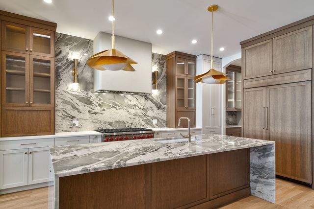 2042 W Berteau Avenue, Chicago, IL 60618