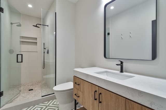 2042 W Berteau Avenue, Chicago, IL 60618