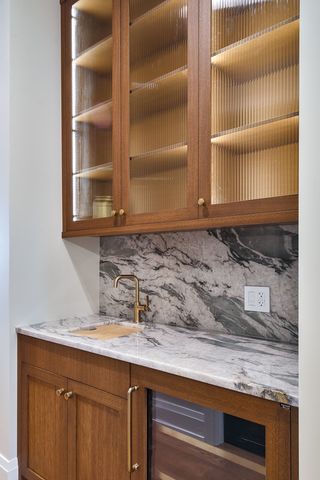 2042 W Berteau Avenue, Chicago, IL 60618
