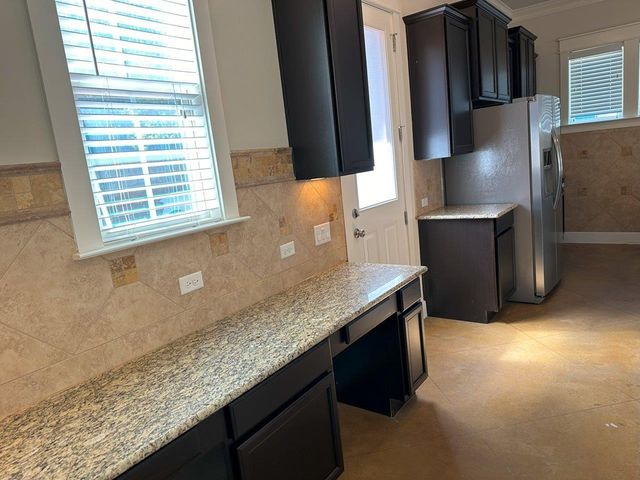 505 W North Loop BLVD A, Austin, TX 78751