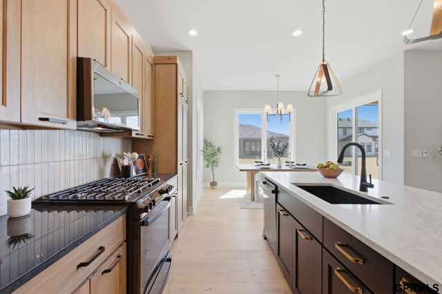 21121 Jessie Avenue, Elkhorn, NE 68022