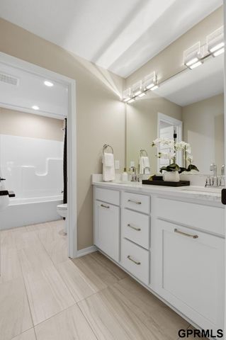 21121 Jessie Avenue, Elkhorn, NE 68022