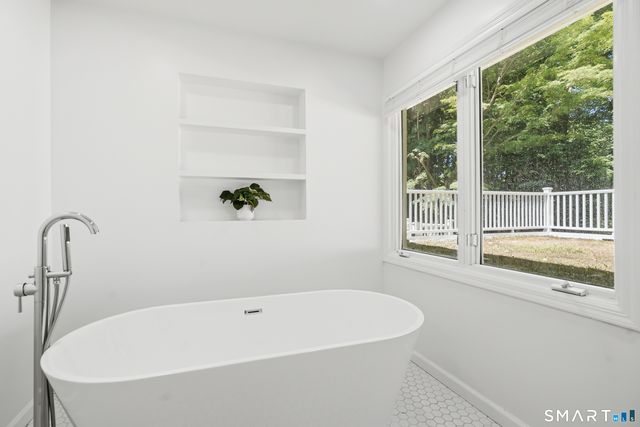 33 Sachem Road, Greenwich, CT 06830