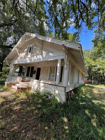 684 5th Street NW, Paris, TX 75460